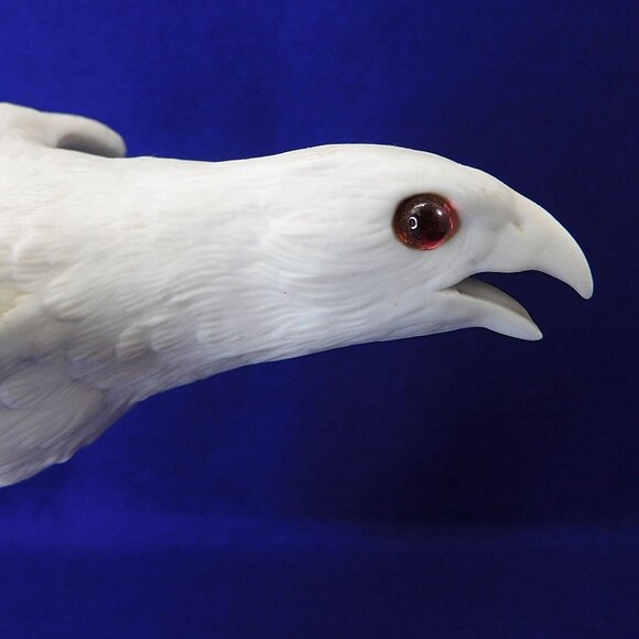 Silent Hunter Figurine Hawk Falcon on Branch Jonathan Bronson Franklin Porcelain - Picture 5 of 9